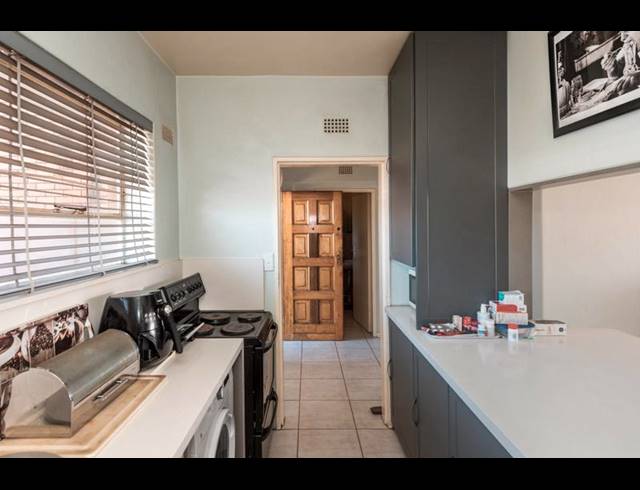 1 BEDROOM APARTMENT FOR SALE IN MALVERN EAST EXT